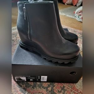 Joan of arctic wedge 111 zip wide